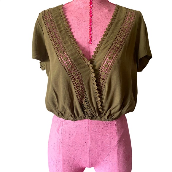 Forever21 Contemp crochet insert elastic crop top - Picture 2 of 7